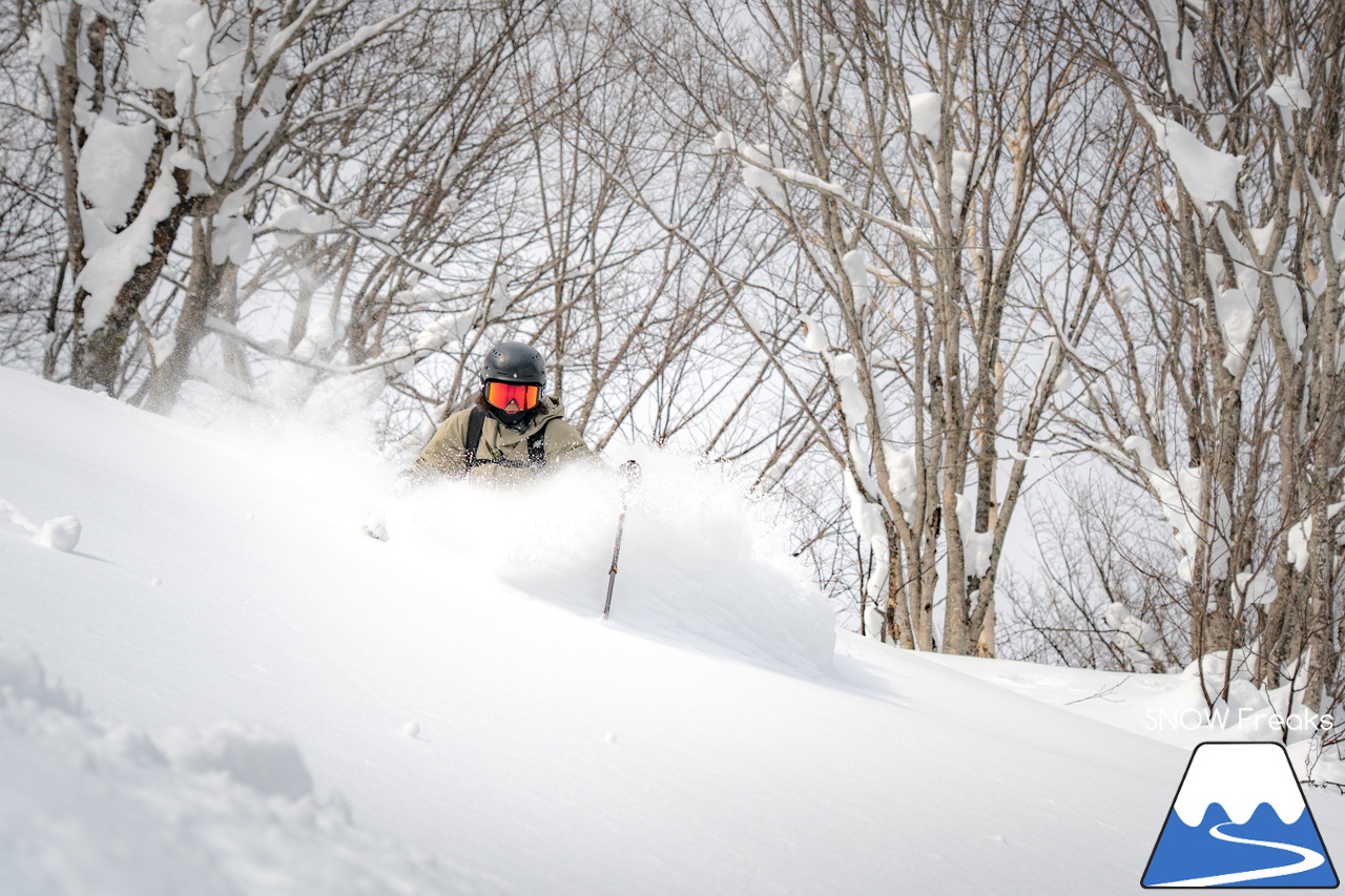 サッポロテイネ｜プロスキーヤー・中西太洋さんが、今季 SNOW Freaks 初登場。コンディション良好なゲレンデ＆パウダーを滑る、そして、撮る！